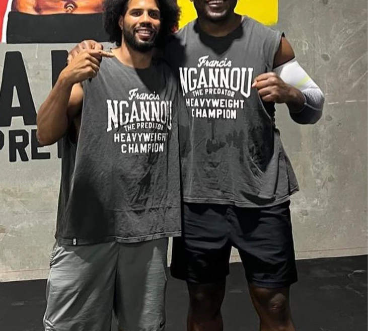 Francis Ngannou et John Mbumba lors d'une séance de boxe anglaise avant le combat contre Tyson Fury.