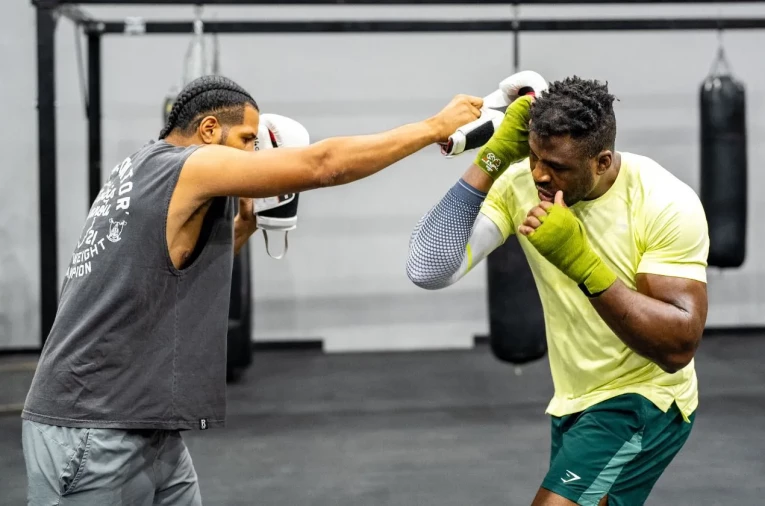 Cours boxe Paris - John Mbumba Coach de Francis Ngannou